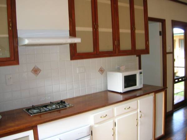 CLOSE TO BEACH,SHOP AND BUS Picture 3