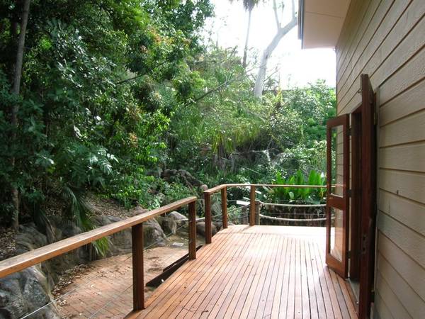 CLOSE TO BEACH,SHOP AND BUS Picture 2