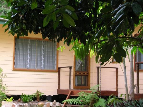 CLOSE TO BEACH,SHOP AND BUS Picture 1