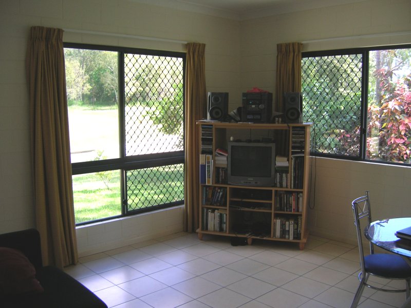 Modern Fully Furnished/Airconditioner Unit Picture 3