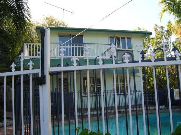 Two bedroom Un-furnished home with pool - Picnic Bay Picture