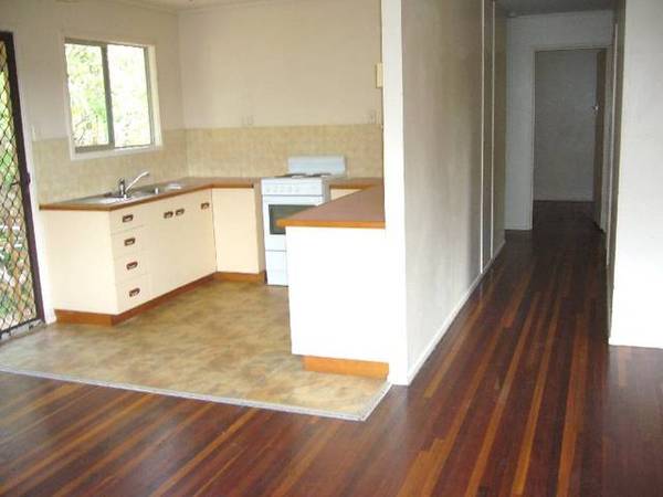 3 Bedroom Highset Home in quiet location Picture 3