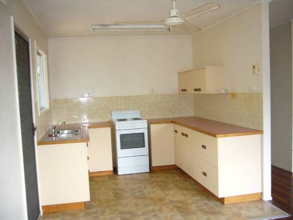 3 Bedroom Highset Home in quiet location Picture 2
