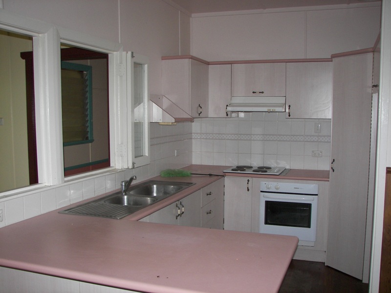 BARGAIN ! !
DOWN ON KELLY STREET !!
YOU WILL BE SINGING !! Picture 2