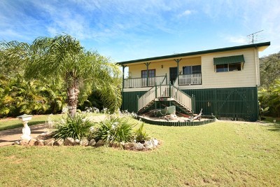 As New-
Highset Queenslander
- Rotunda with mountain view - In Ground concrete Pool Picture
