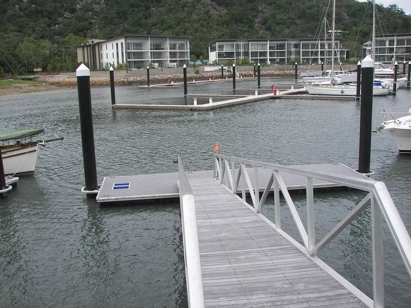 FREEHOLD
WITH
10M.
PRIVATE
MARINA
BERTH Picture 2
