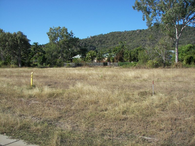 GREAT BUILDING BLOCK IN GREAT LOCATION!! Picture 2