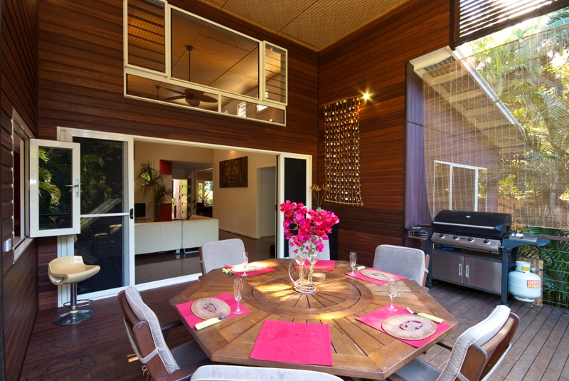 New Stunning Resort Style Home in a Lush Tropical Setting Picture 1