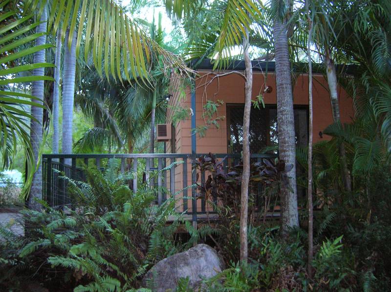 Quite Court Location & Pool Picture 3