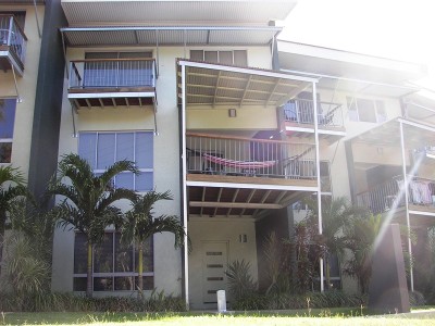 Architectually Designed , Quality Townhouse,
Nelly Bay, block of only 6 ! Picture