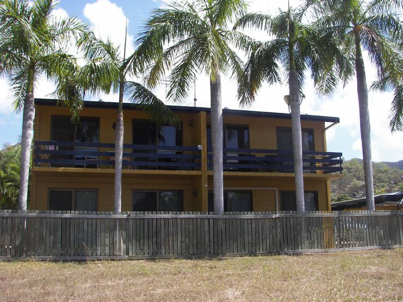 Casual Lodge - just a stroll to Beach and Nelly Bay Attractions !! Picture 2