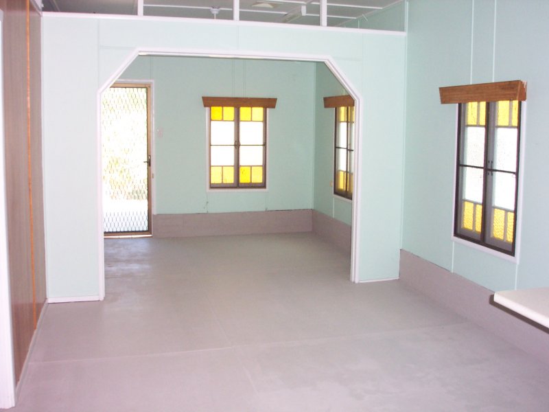 1 Minute to Beachfront. Picture 3