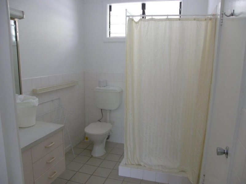 Furnished unit in holiday location Picture 3