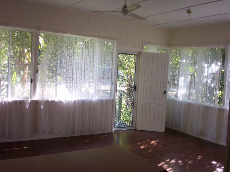 2 Bedroom unit close to Picnic Bay Beachfront Picture 2