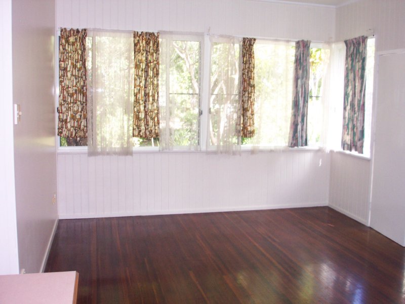 2 Bedroom unit close to Picnic Bay Beachfront Picture 3