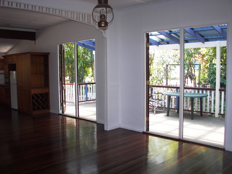 Queenslander !
Nelly Bay
!
Recently Renovated !
Great Location ! Picture 2