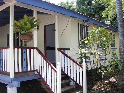 Queenslander !
Nelly Bay
!
Recently Renovated !
Great Location ! Picture