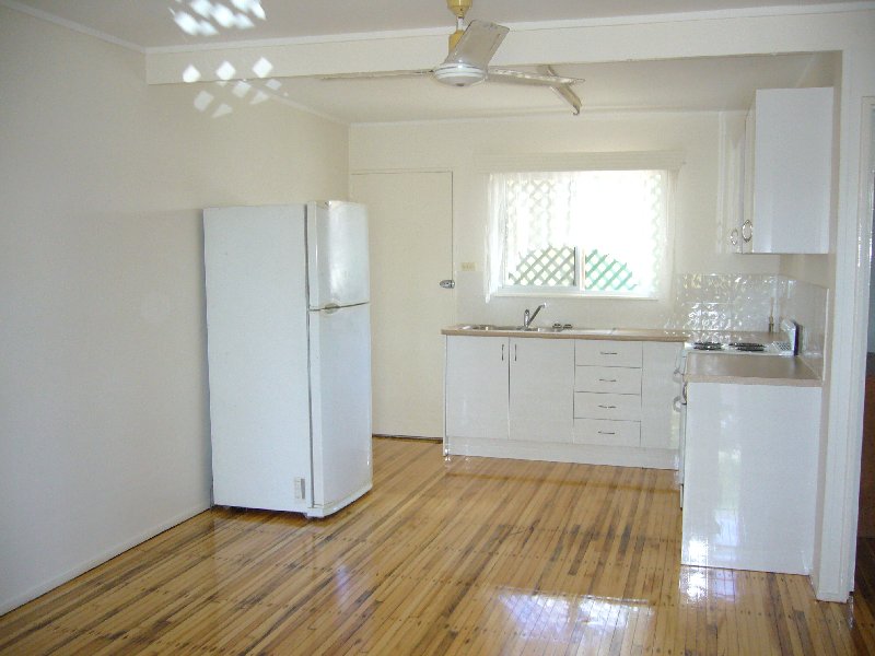 Newly Renovated 2 bedroom Unit in Picnic Bay Picture 2