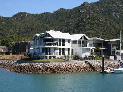 Luxury Apartment in Nelly Bay Picture Luxury Apartment in Nelly Bay Picture