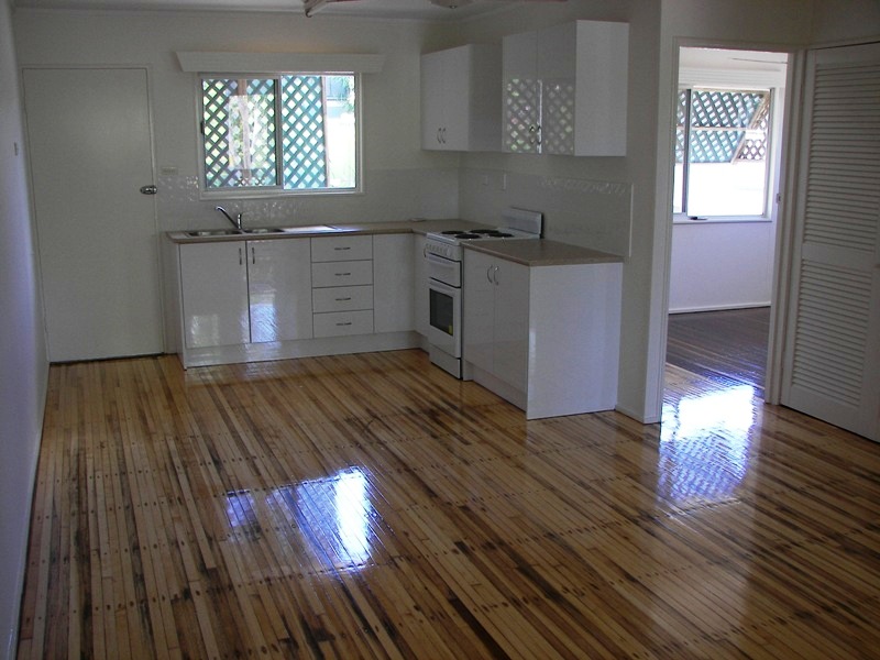 Well Positioned Duplex 100m From The Beach Picture 2