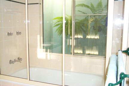 3 bedroom 2 bathroom home with pool accommodates 7 Picture 2