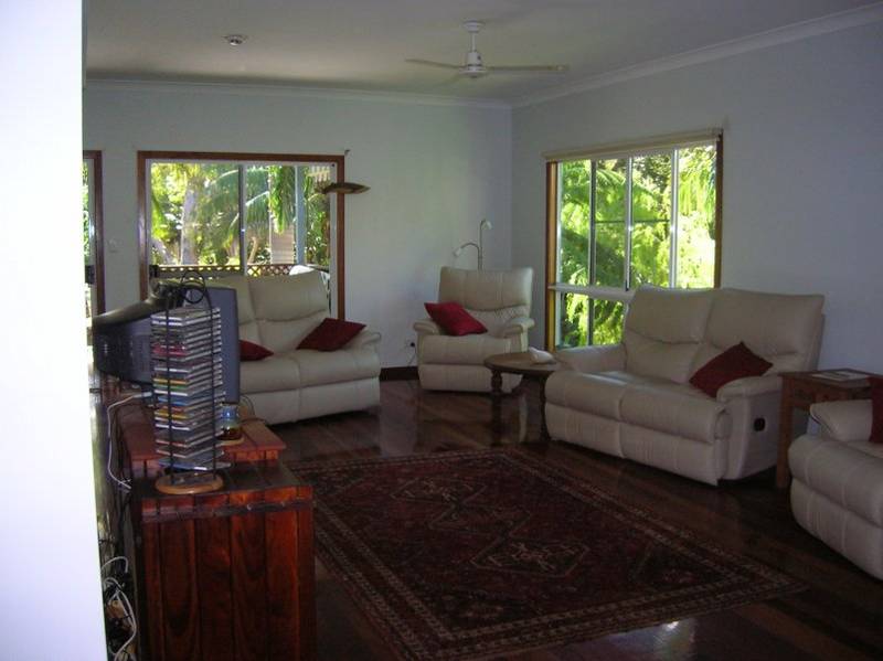 Quality Home in Nelly Bay Picture 2