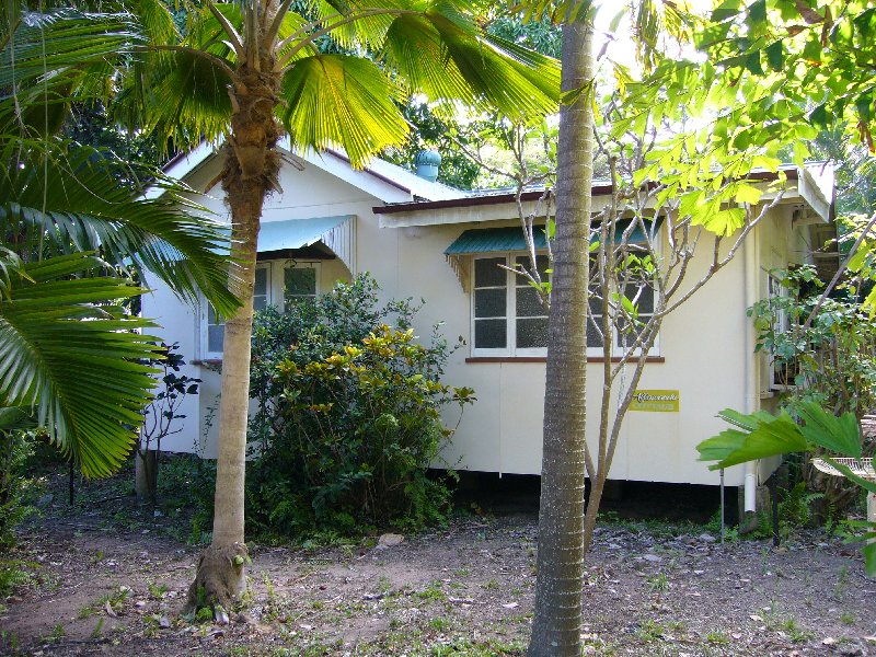 2 bedroom Home in Nelly Bay Picture 1
