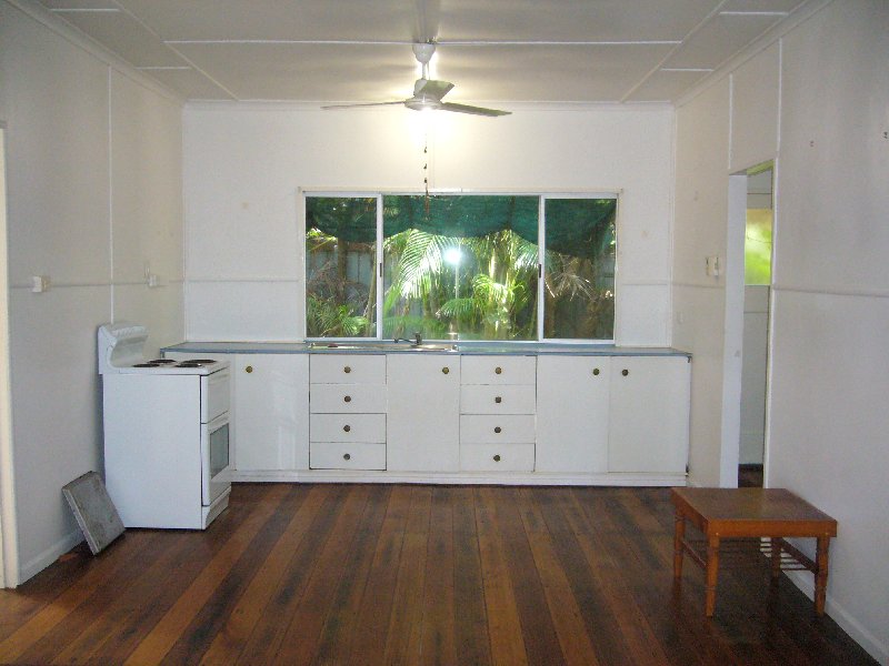 2 bedroom Home in Nelly Bay Picture 2