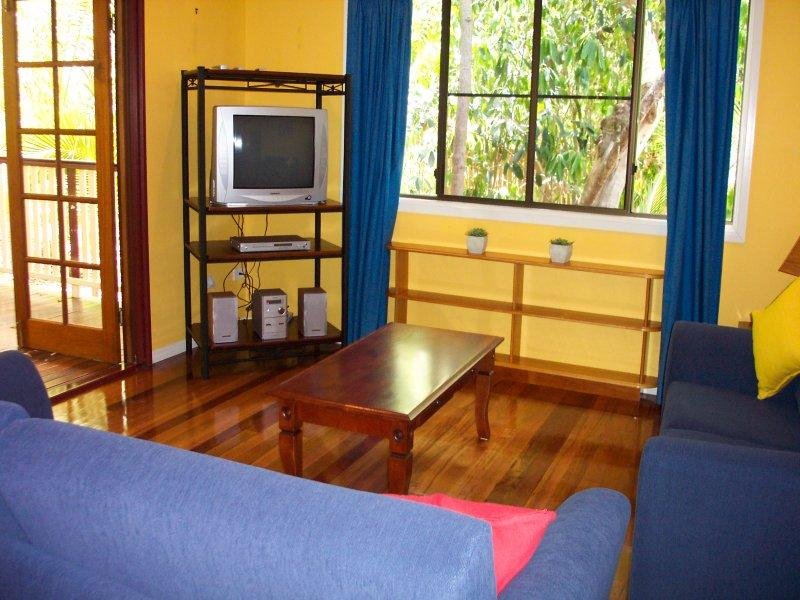 "Calypso" - Timber home with outdoor spa Picture 2