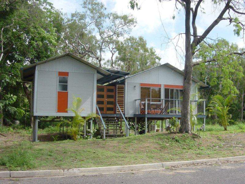 18 Yates Street, Nelly Bay Picture 2