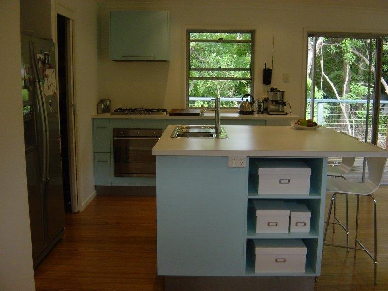 18 Yates Street, Nelly Bay Picture 3