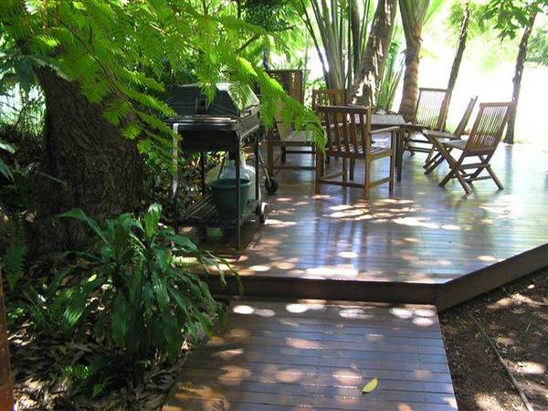 GREAT LOCATION and PRICED TO SELL Picture 2