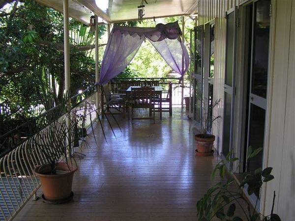 GREAT LOCATION and PRICED TO SELL Picture 3