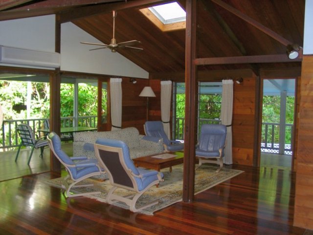 PRICE REDUCED FOR QUICK SALE - REAL VALUE HERE ! Picture 2