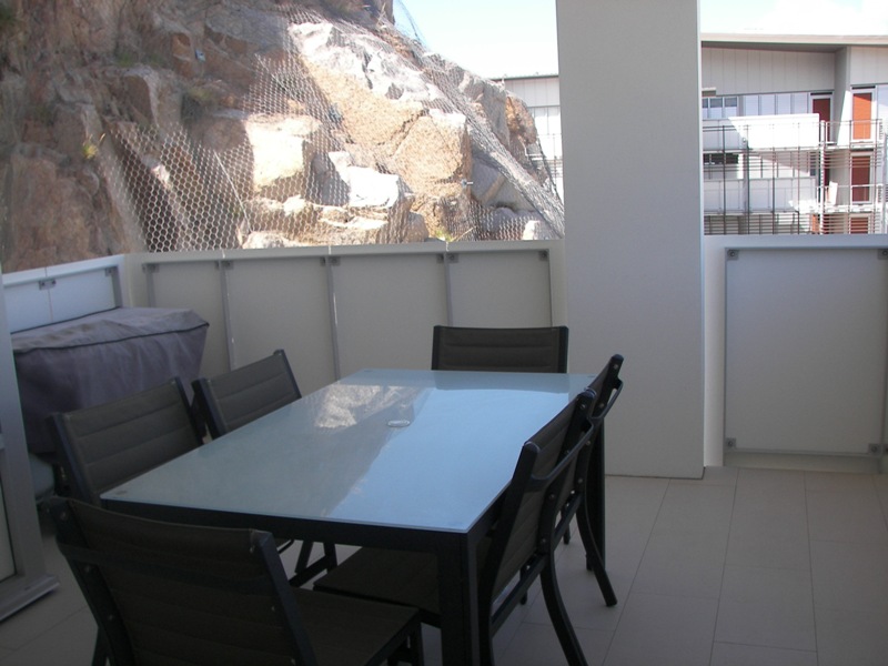 Luxury Apartment with Ocean Views Picture 2