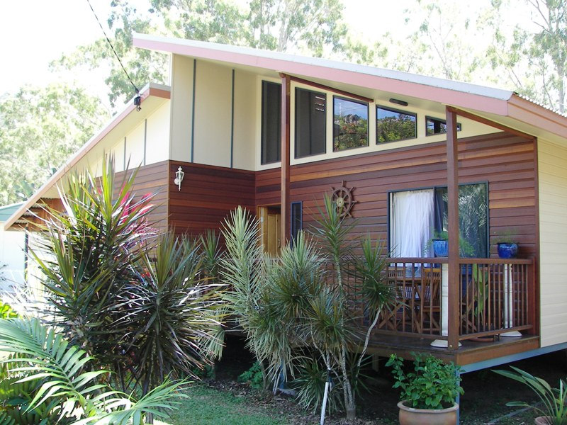 Near New Queenslander with Modern Flare Picture 1
