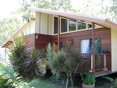 Near New Queenslander with Modern Flare Picture