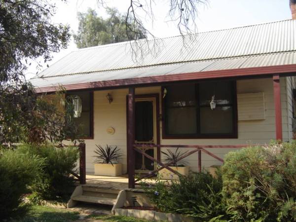 LOTS OF CHARM Picture 1