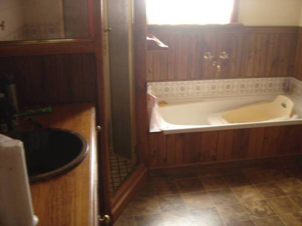 LOTS OF CHARM Picture 3