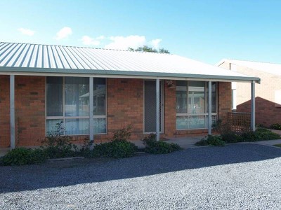 OWNER MAINTAINS GARDENS Picture OWNER MAINTAINS GARDENS Picture