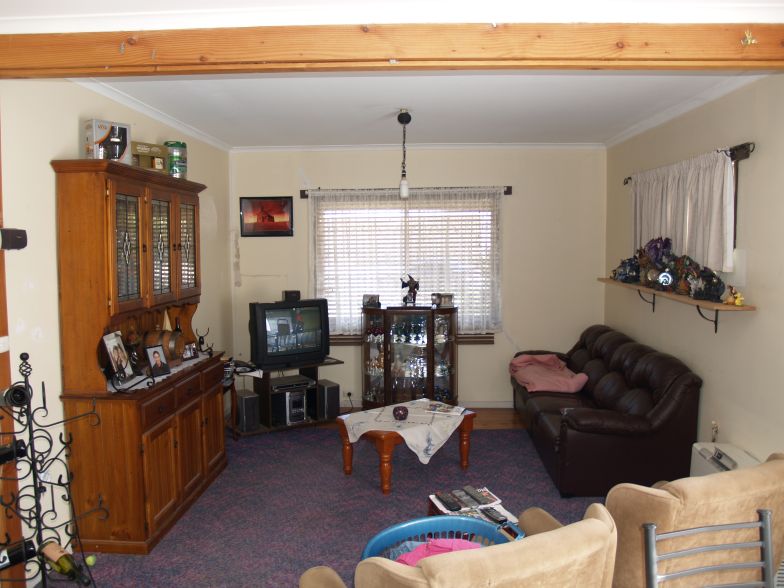 LOTS OF STORAGE Picture 3