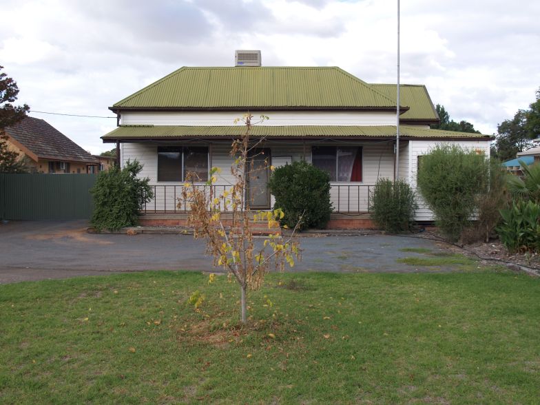 LOTS OF STORAGE Picture 1