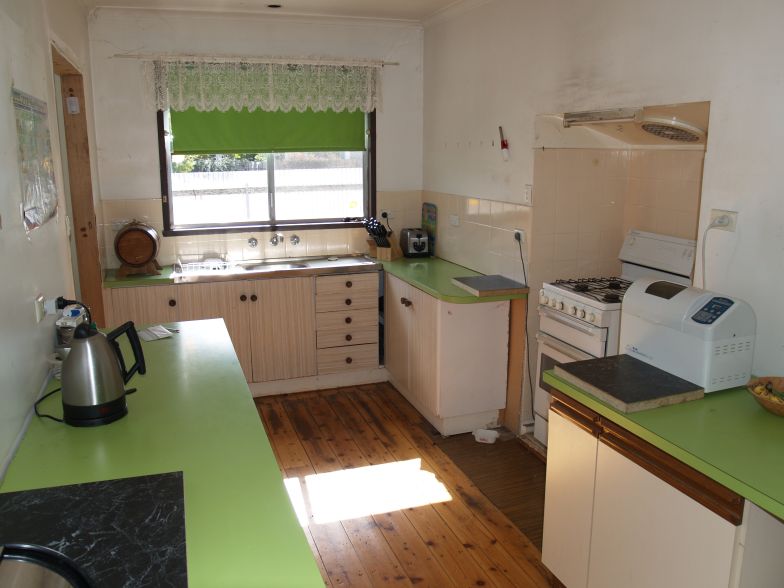 LOTS OF STORAGE Picture 2