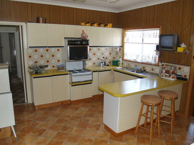 Spacious Weatherboard Home Picture 3