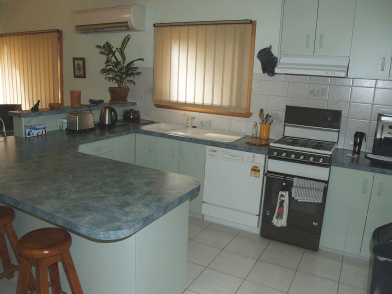 LOW MAINTENANCE GARDEN Picture