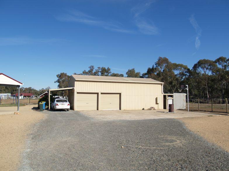 Creek Frontage Outlook Picture 2