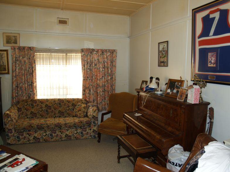 Neat Cottage Picture 3