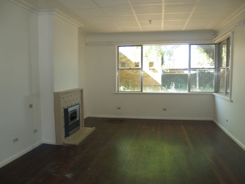 Prominent Commercial Premises Picture 3