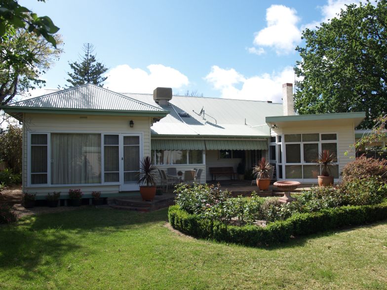 Grand Home, Central Location Picture 2