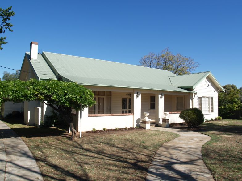 Grand Home, Central Location Picture 1